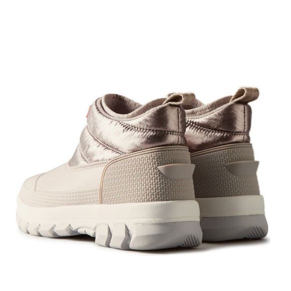 Hunter | Metallic Insulated Snow boot. Love them but fit true to size-I wearsz 9 - Picture 2 of 8